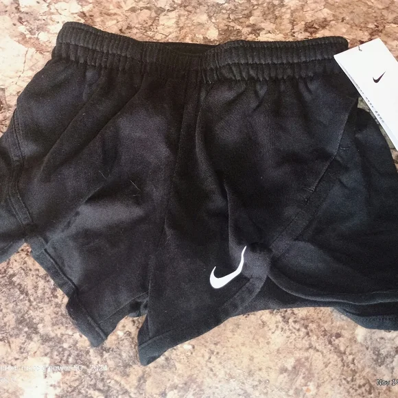 Nike Black Girls Shorts 6x New - Picture 2 of 5